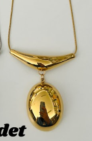 Gold Oval Detaylı Kolye