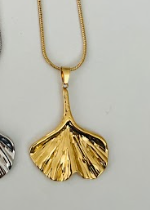 Gold Yaprak Desenli Kolye